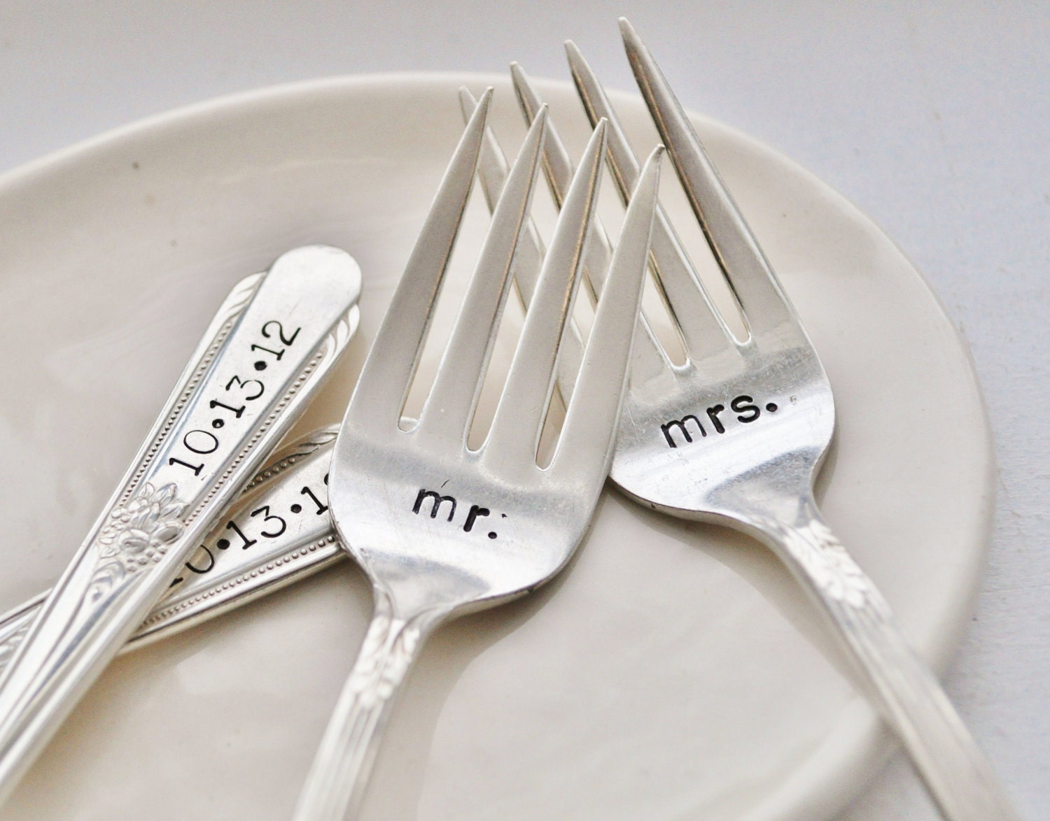 Mr. & Mrs. - Vintage Wedding Cake Fork Set Personalized with Your Wedding Date by jessicaNdesigns on Etsy