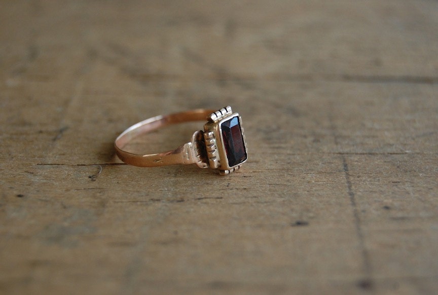 RESERVED /// Victorian garnet ring / 1890s jewelry / RED CURRANT