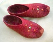 Oriental tales ...Felted slippers / Falkland wool top / Brick-red / Burgundy / Gold / Dark Gray / Handmade