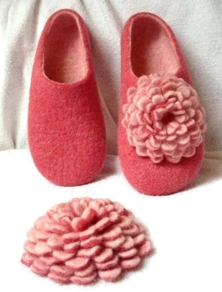 2 in 1 PDF Tutorial in English Felted Slippers, and Felted flower decoration using wet felting technique