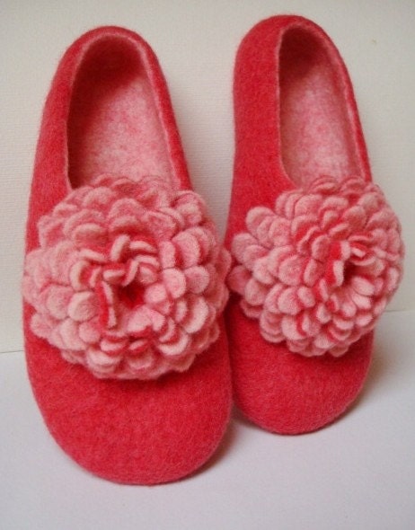 2 in 1 PDF Tutorial in English Felted Slippers, and Felted flower decoration using wet felting technique