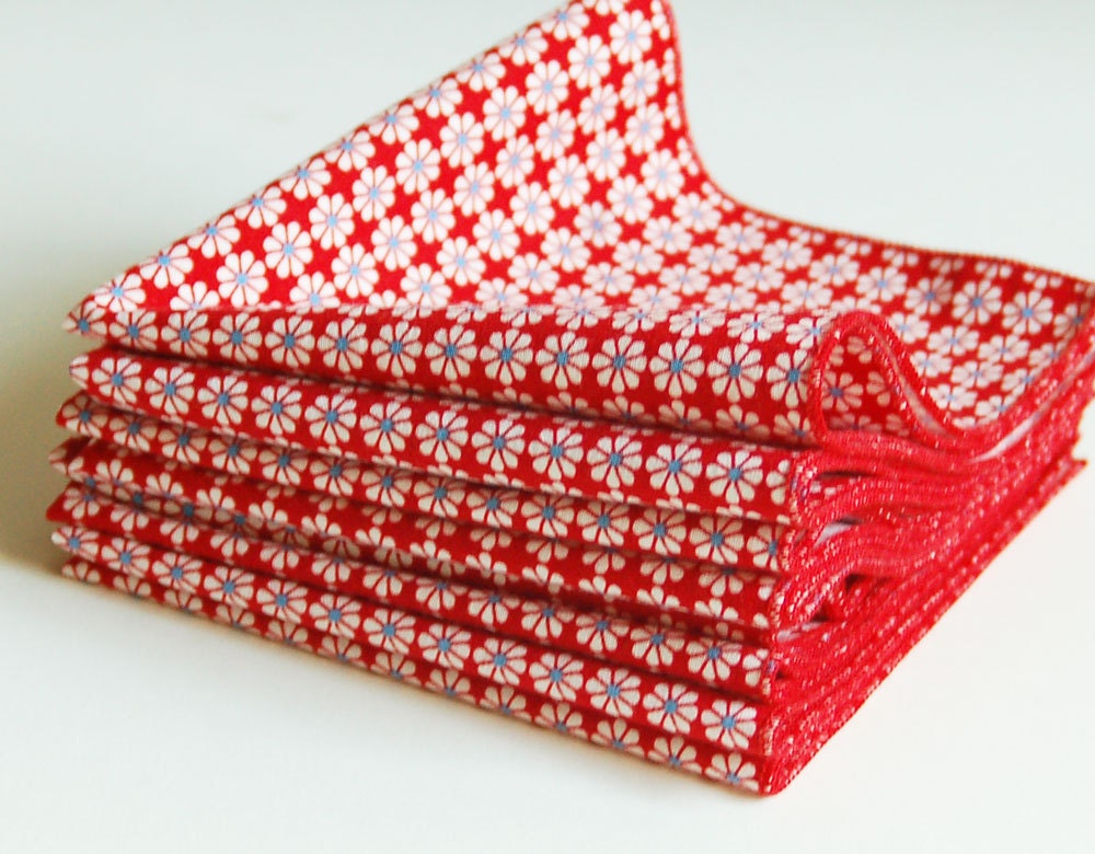 Set of 8 Organic Cotton Cocktail or Everyday Napkins in Red Mini Daisy