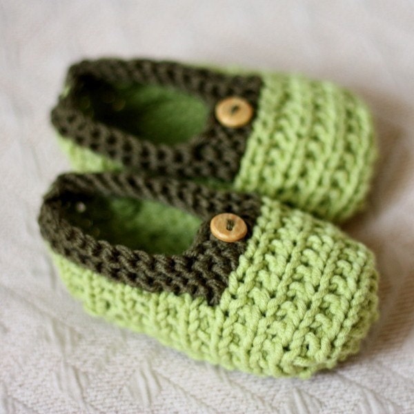 INSTANT DOWNLOAD - Knitting pattern (pdf file) - Baby Slippers Green