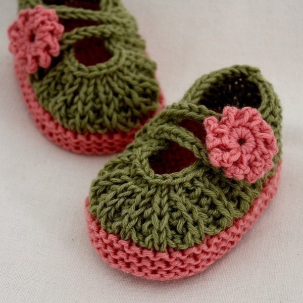 INSTANT DOWNLOAD - Knitting Pattern (PDF file) - Daisy Baby Booties (0-6/6-12 months)