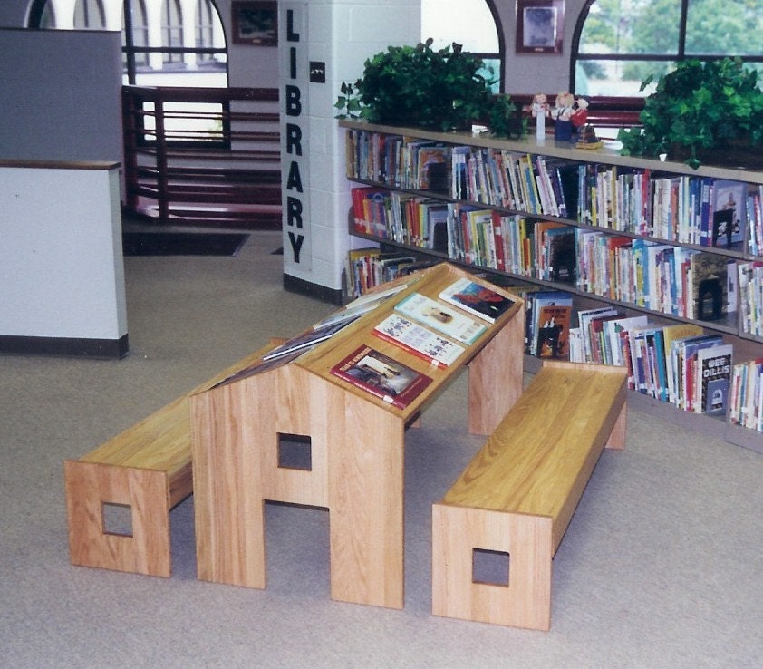 child's reading table