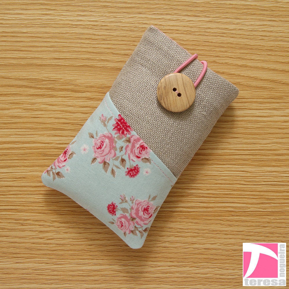 Padded iPhone 4 sleeve / iPod case / cell phone protector