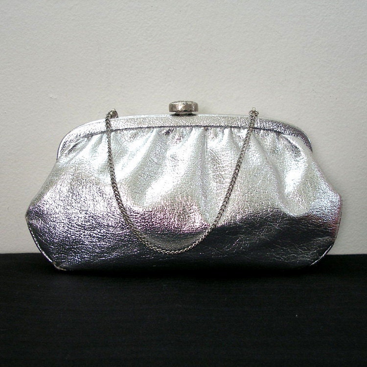 1980s Handbag / 80s SILVER Clutch / Prom Party Wedding Clutch / Art Deco Look Clasp