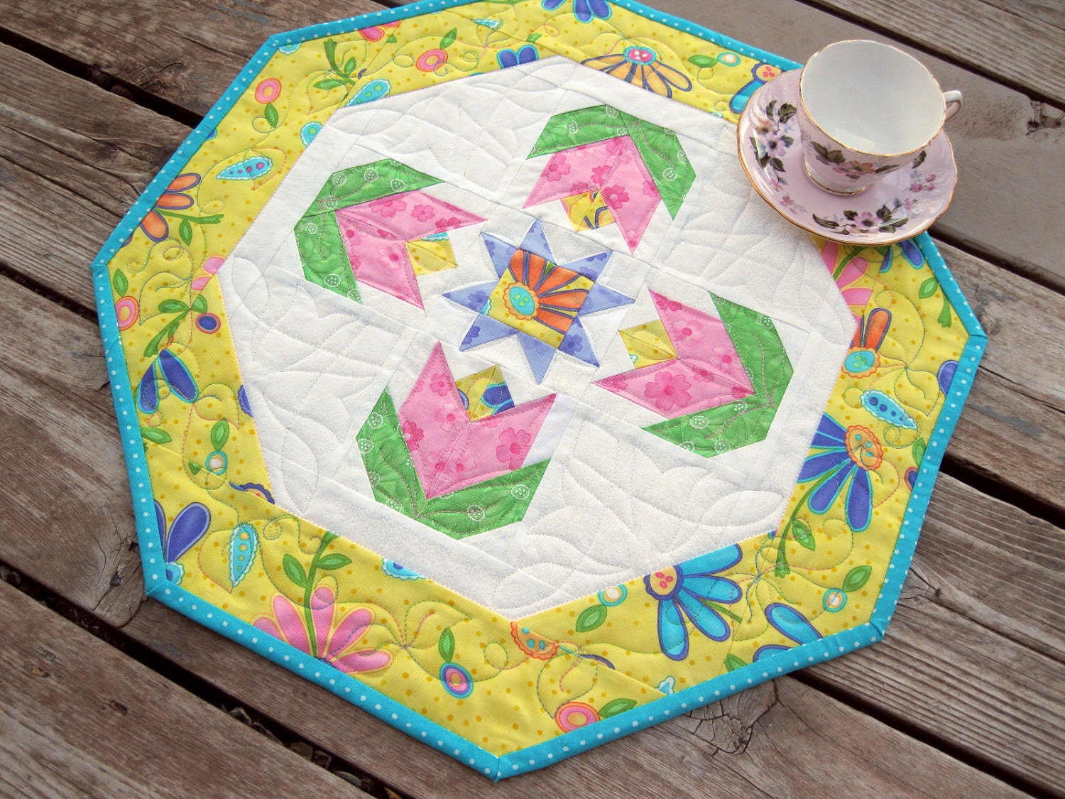 Pink Posies 19 inch quilted table octagon