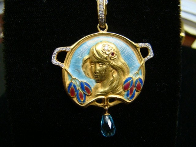 18K gold Art nouveau style pendant with enamel