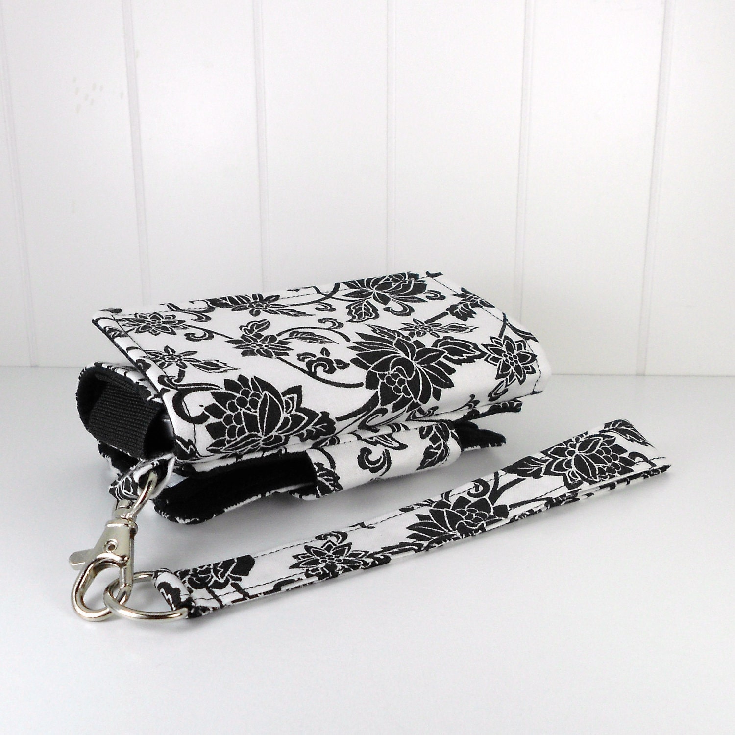 The Errand Runner - Cell Phone Wallet - Wristlet - for iPhone/Android - Black Jacquard Floral/Black