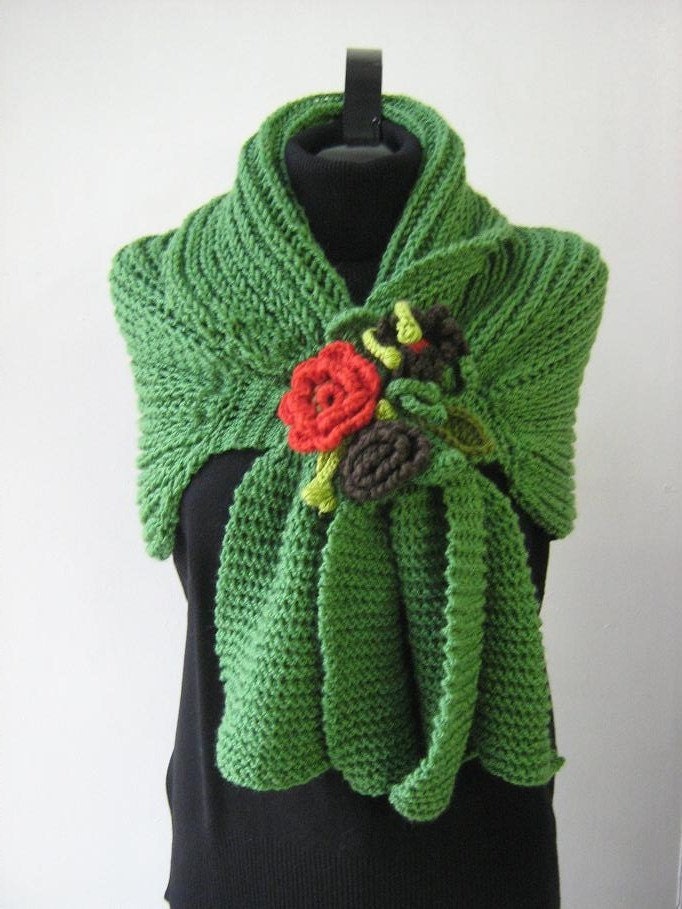 Knitting green shawl - poncho