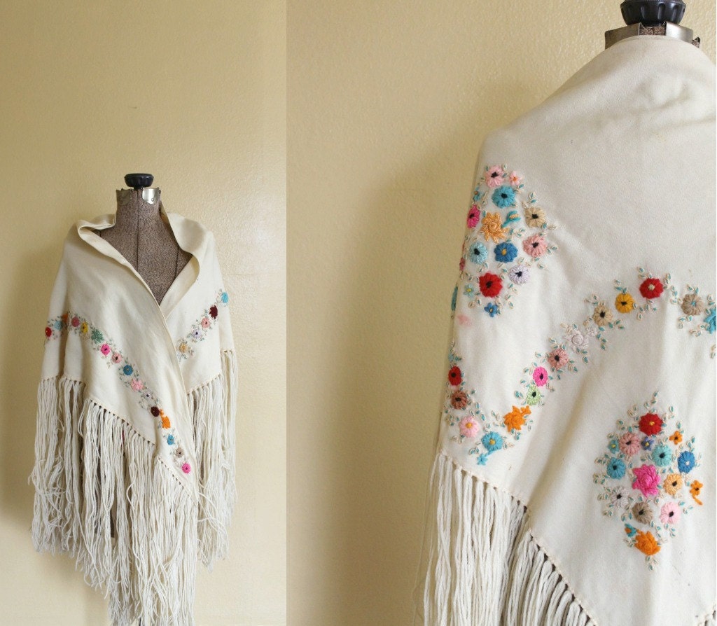 vintage 1920s shawl II vintage 20s cream wool embroidered floral shawl