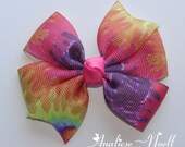 Pinwheel Bow in Tie Dye (Medium)