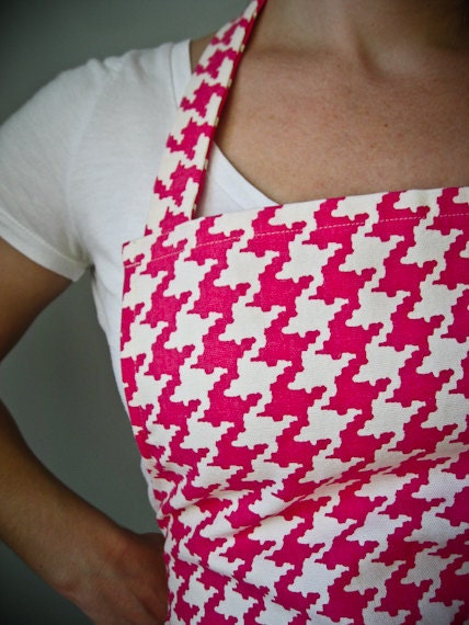 Womens Apron / hot pink houndstooth
