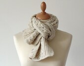 Vintage 1970s chunky pure woollen knit Aran knit scarf in creamy flecked oatmeal colour one size