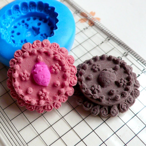 Round Cake with Flower Border (25mm) Silicone Flexible Push Mold - Miniature Food, Sweets, Jewelry, Charms (Clay, Fimo, Resin, Fondant)