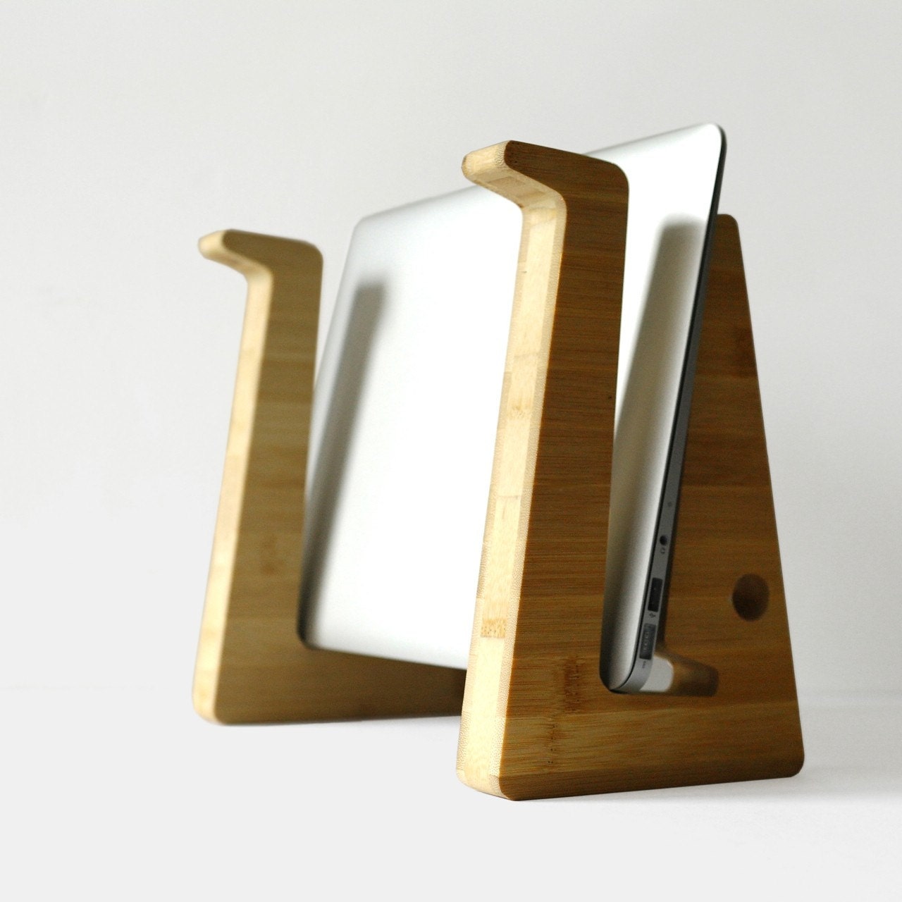 ecodesign laptopstand unique puzzle shape made in 3cm thick bamboo wood