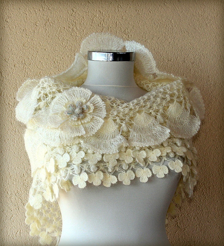 L'âme Insolent / Crochet Ivory Gold Bridal Shawl Wedding Bridesmaid Ruffle Shawl Stole Bridal Accessories