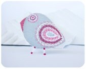 pink birdie pin - embroidered brooch