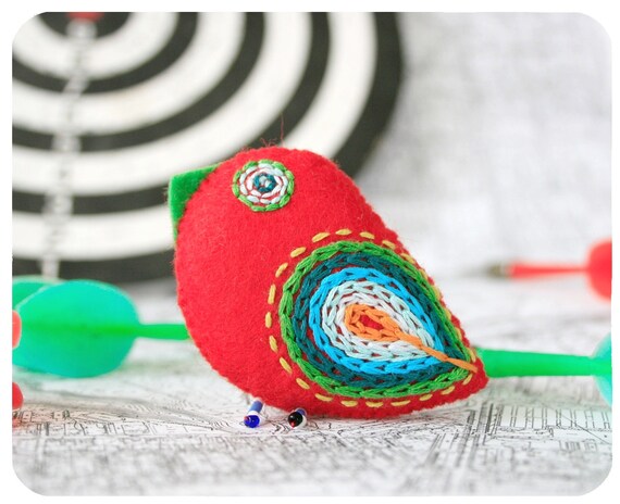 friend gift / embroidered bird brooch / felt red bird pin