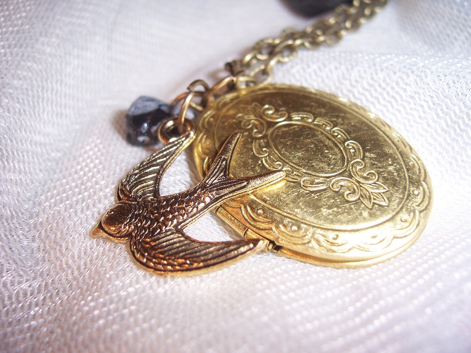 Hunger Games Peeta's Locket and mockingjay