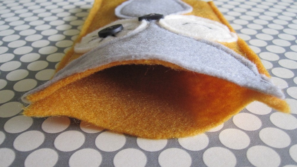 Felt Owl Cozy for iphone