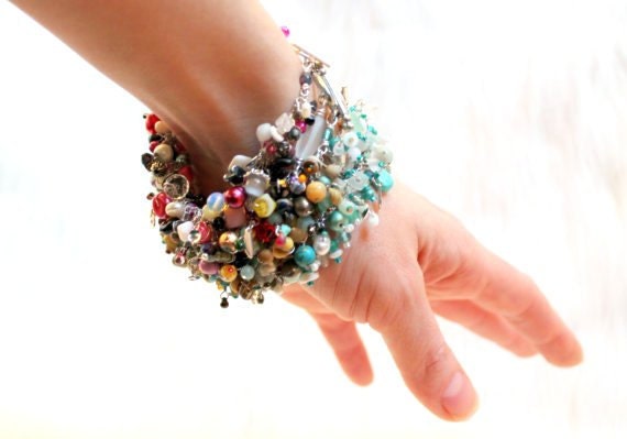 fringe bracelet. uniquenecks beaded bracelet teal and white beads. wire wrapped turquoise jewelry