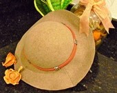 Mid Century Designer Hat, Wool Felt, 1950s Vintage Hat, Ere Nouvelle Milliners of New York, Retro Fashion, Swoop Brim