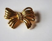 Spring Fashion // Spring Brooch // Gold Brooch // Vintage Jewely // Vintage Gold Bow Brooch