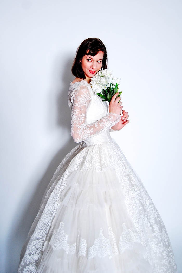 Vintage 1950s Wedding Dress - 50s Wedding Gown - White Lace & Tulle