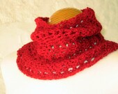 Ruby Peephole Moebius Infinity Cowl Crochet Pattern PDF