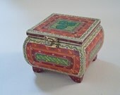 Potbelly Box with Ivory Border