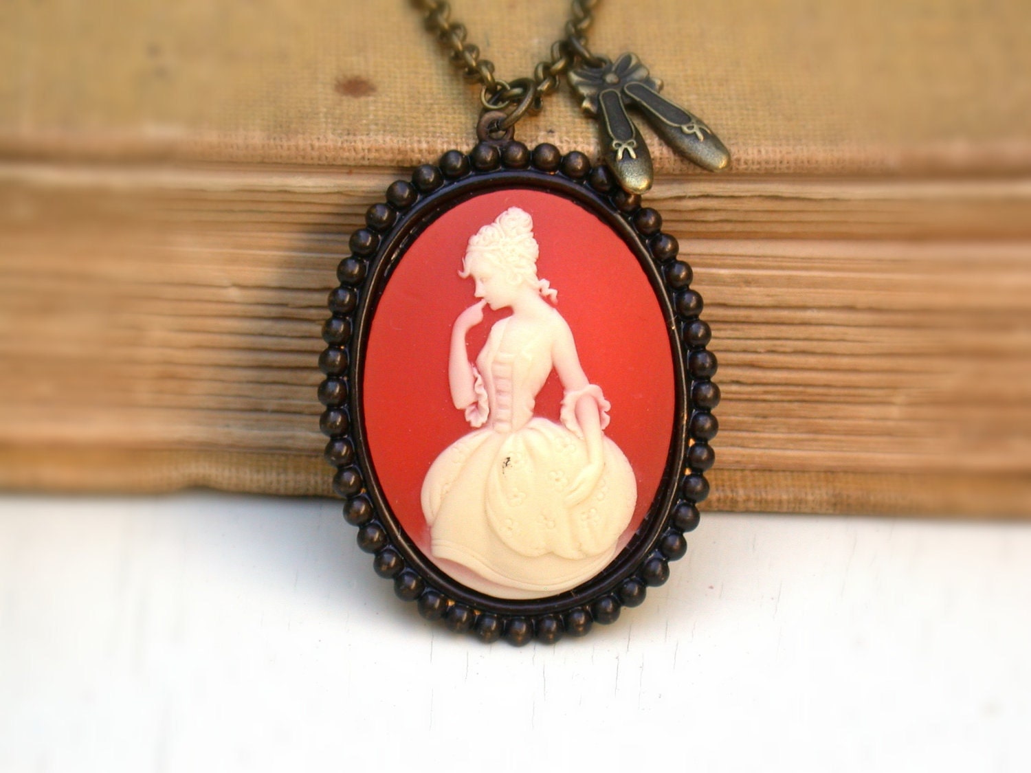 Victorian Lady Cameo Vintage Style Necklace