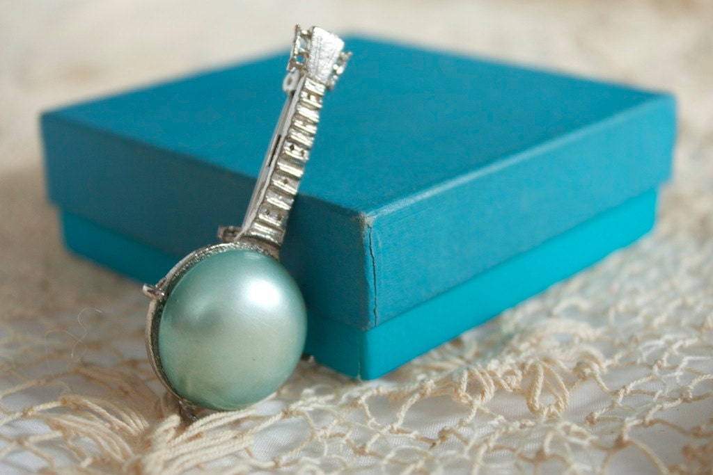 Vintage 1960s Jelly Belly BANJO BROOCH