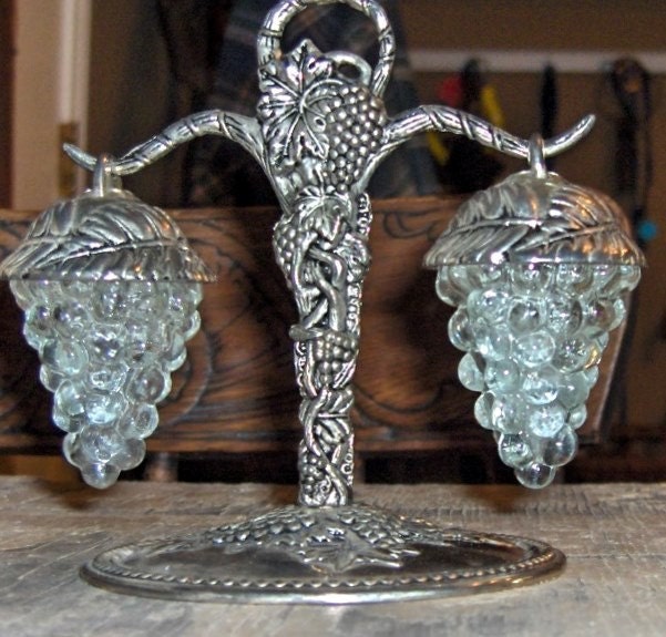 Godinger Hanging Grape Salt and Pepper Shaker by JunkieKatVintage