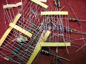 Large Assortment of 100Transistors Geekery
