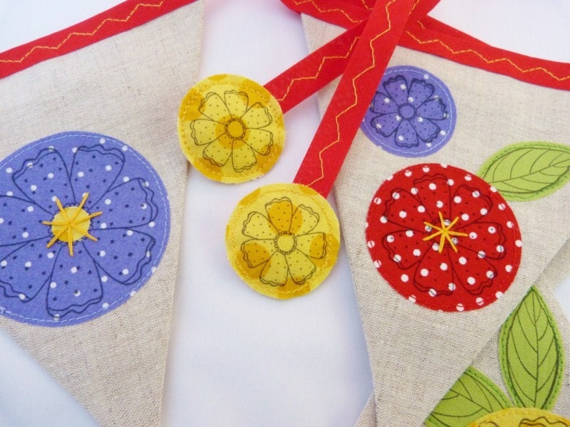 Flower appliqué bunting in linen Perfect for parties, showers & weddings Nearly 8 ft long (excl. ties) with 11 flags READY TO SHIP