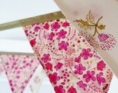 Bunting banner : Liberty of London Pretty blooms Gorgeous for weddings & celebrations Over 8 ft long (excl. ties) 12 flags READY TO SHIP Il_170x135