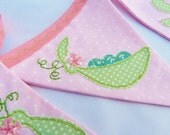Baby bunting Appliqué Sweet pea in pink Perfect new baby gift Nearly 5 ft long (excl. ties) with 11 flags READY TO SHIP Il_170x135