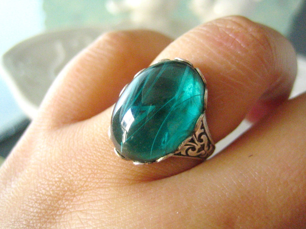 Belladonna -- Vintage West Germany emerald green white stripped oval glass cab antique silver brass adjustable ring