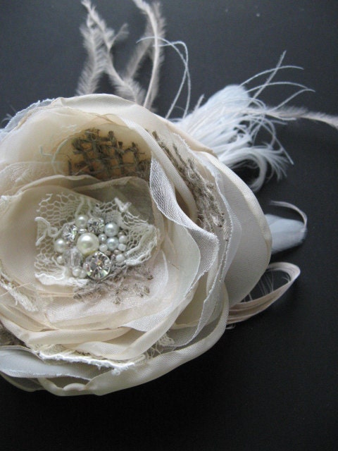 Vintage fascinator Wedding feather hairpiece Rustic burlap bridal flower shabby chic clip lace Beige champagne taupe Ivory Fascinator