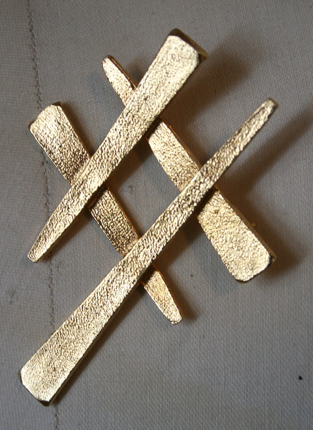 Vintage Celebrity Stylized Pound Sign Gold Pin Brooch