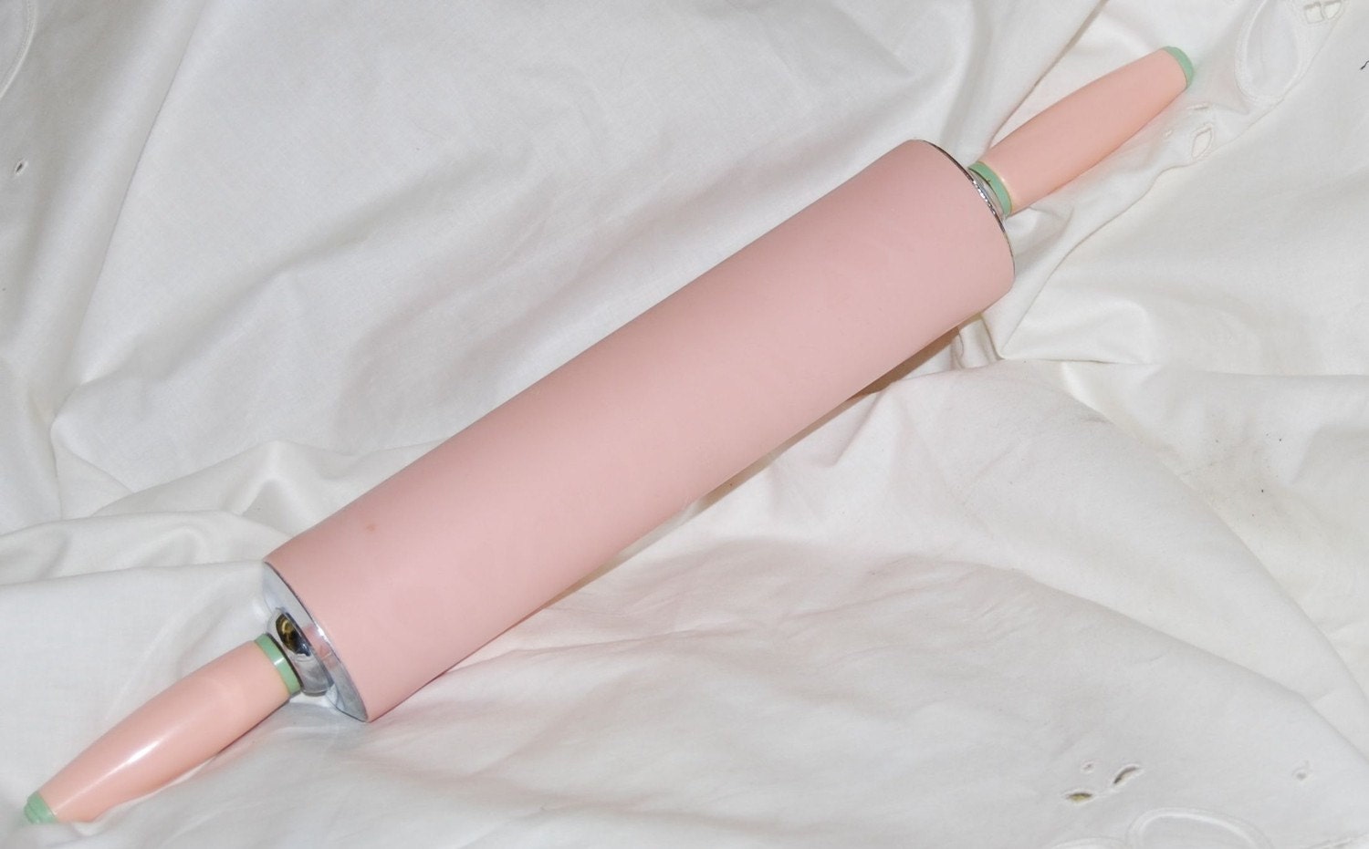 vintage pink rolling pin 1950's era by Luluslovlies on Etsy