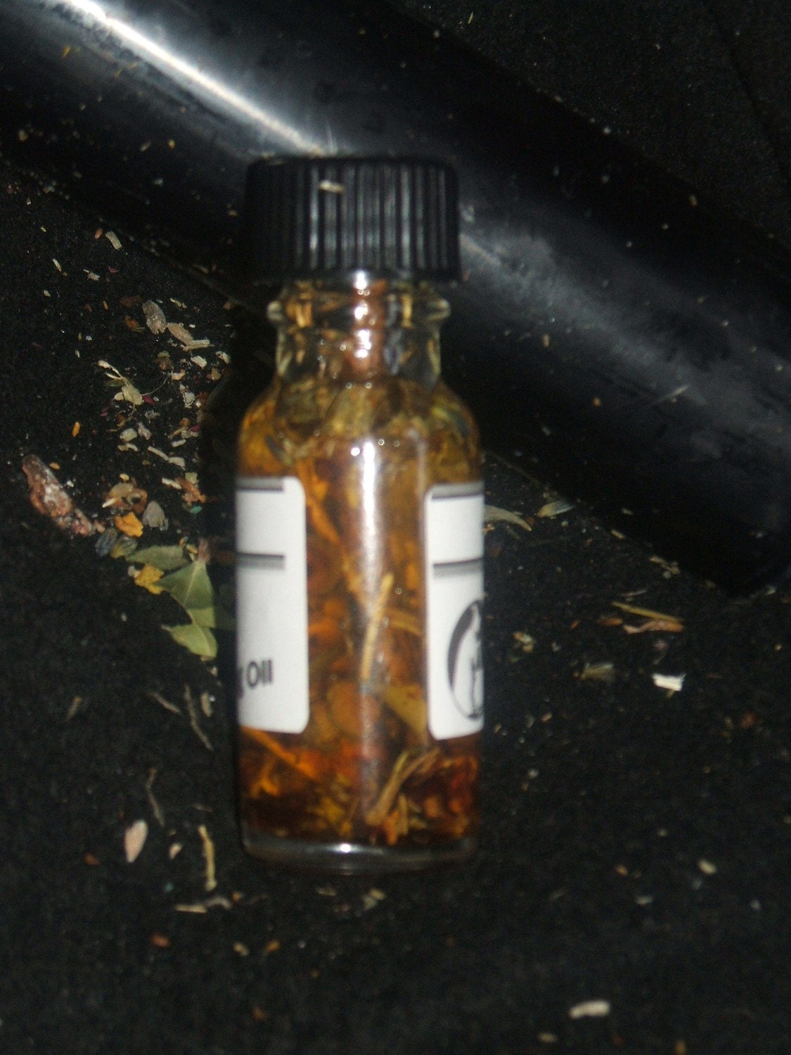 Banishing Oil: Uncrossing, Hexes, Curses, Evil Eye, Negativity, Spirits, Enemies, Protection, Cleansing, Psychic Workings, Bad Habits
