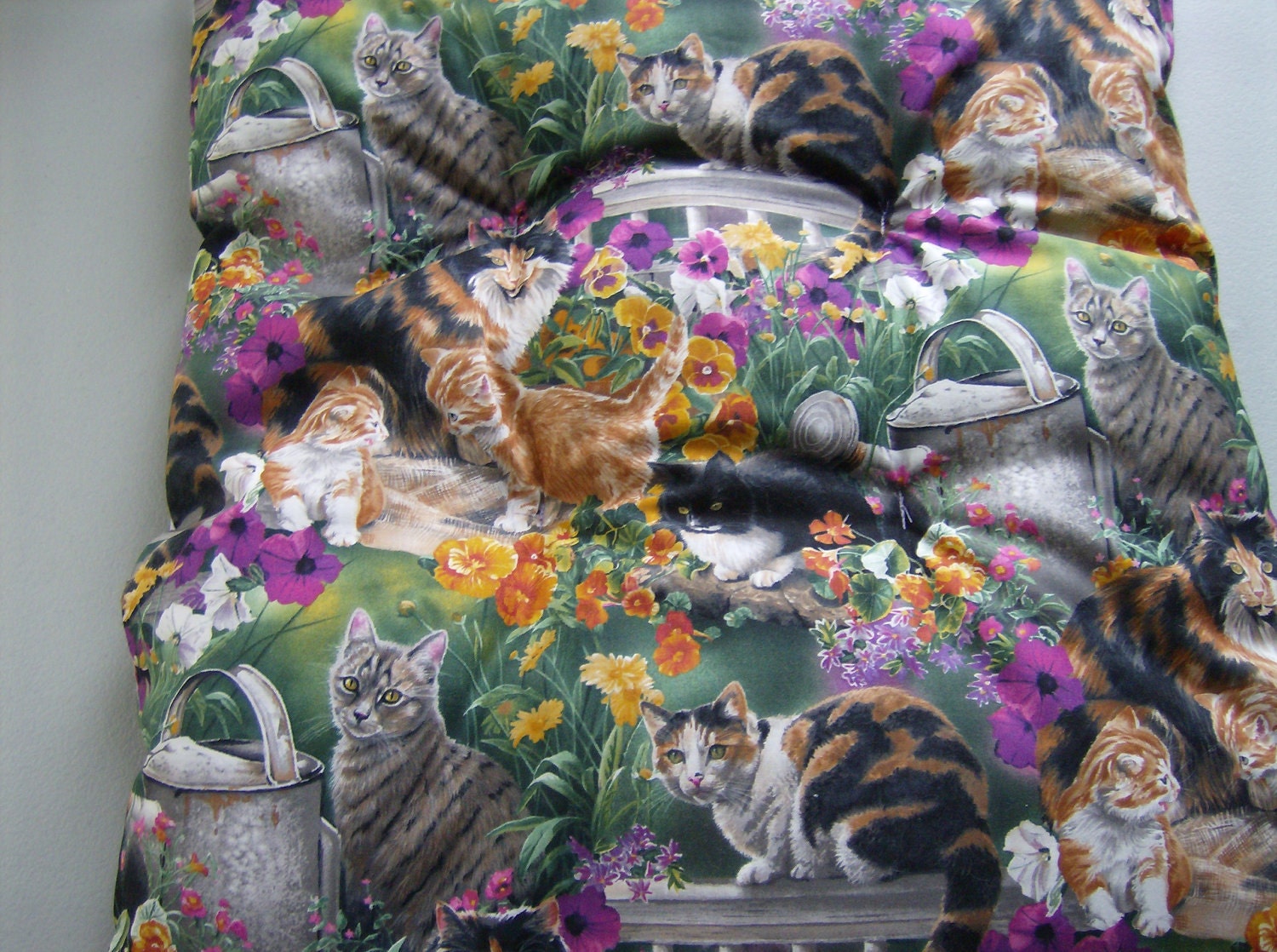 Fluffy Cat Bed, Beautiful Cat Fabric with multicolored cats