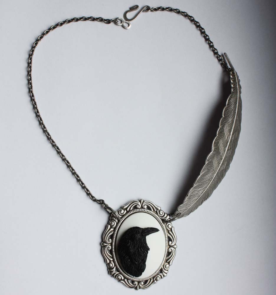 Black Raven 40x30 mm cameo gothic silver feather necklace