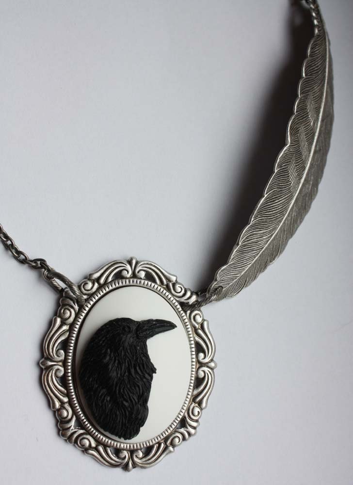Black Raven 40x30 mm cameo gothic silver feather necklace