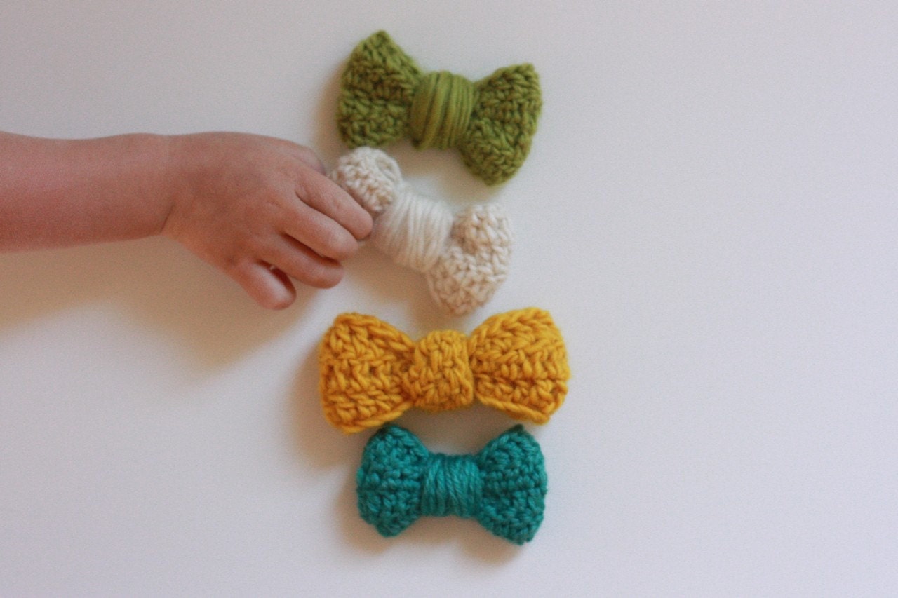 crocheted bow or bowtie / pdf pattern in three sizes