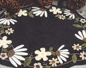 Primitive Folk Art Wool Applique Pattern:  WHITE FLOWER TABLEMAT