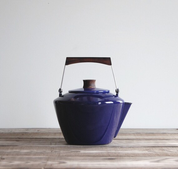 Cathrineholm Teapot / Scandinavian Modern Cobalt Blue Enamelware Tea Kettle